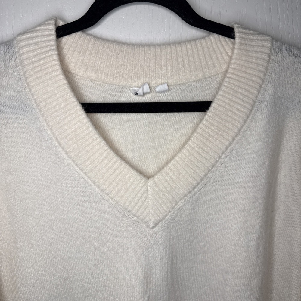 Gap Cream Ivory V-Neck Knit Sweater XL Oversized Soft Pullover Cozy Quiet Luxe - Picture 2 of 10